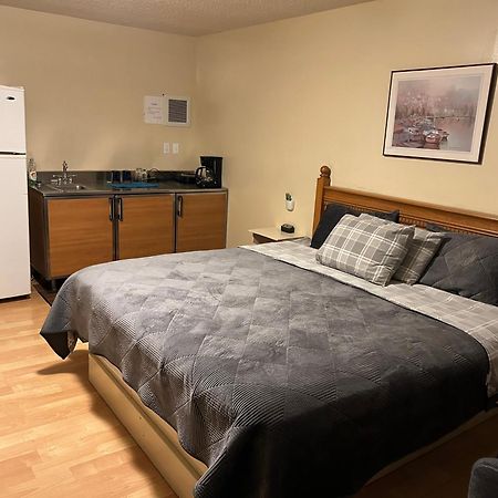 Kings Court Motel Cold Lake Bagian luar foto