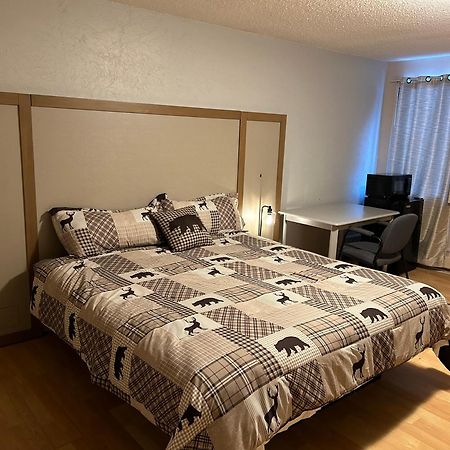 Kings Court Motel Cold Lake Bagian luar foto