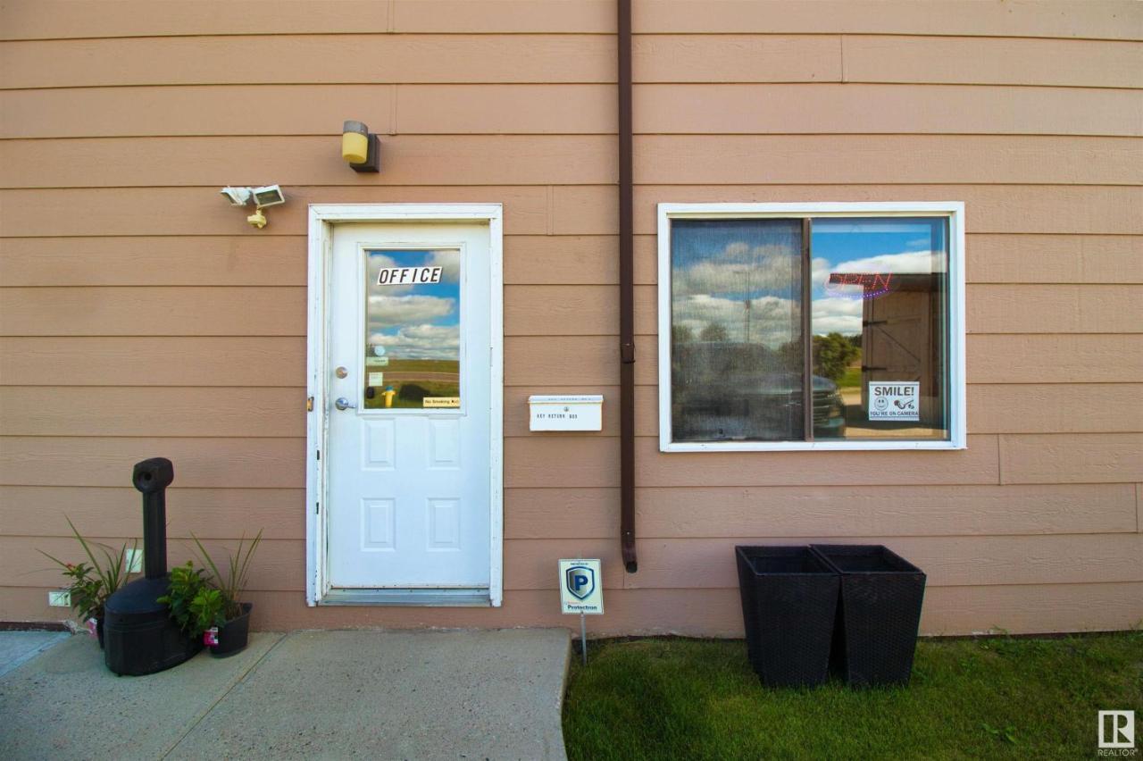 Kings Court Motel Cold Lake Bagian luar foto
