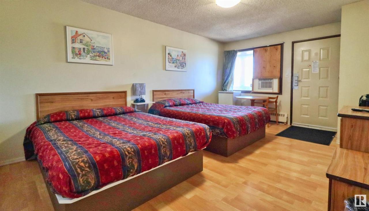 Kings Court Motel Cold Lake Bagian luar foto