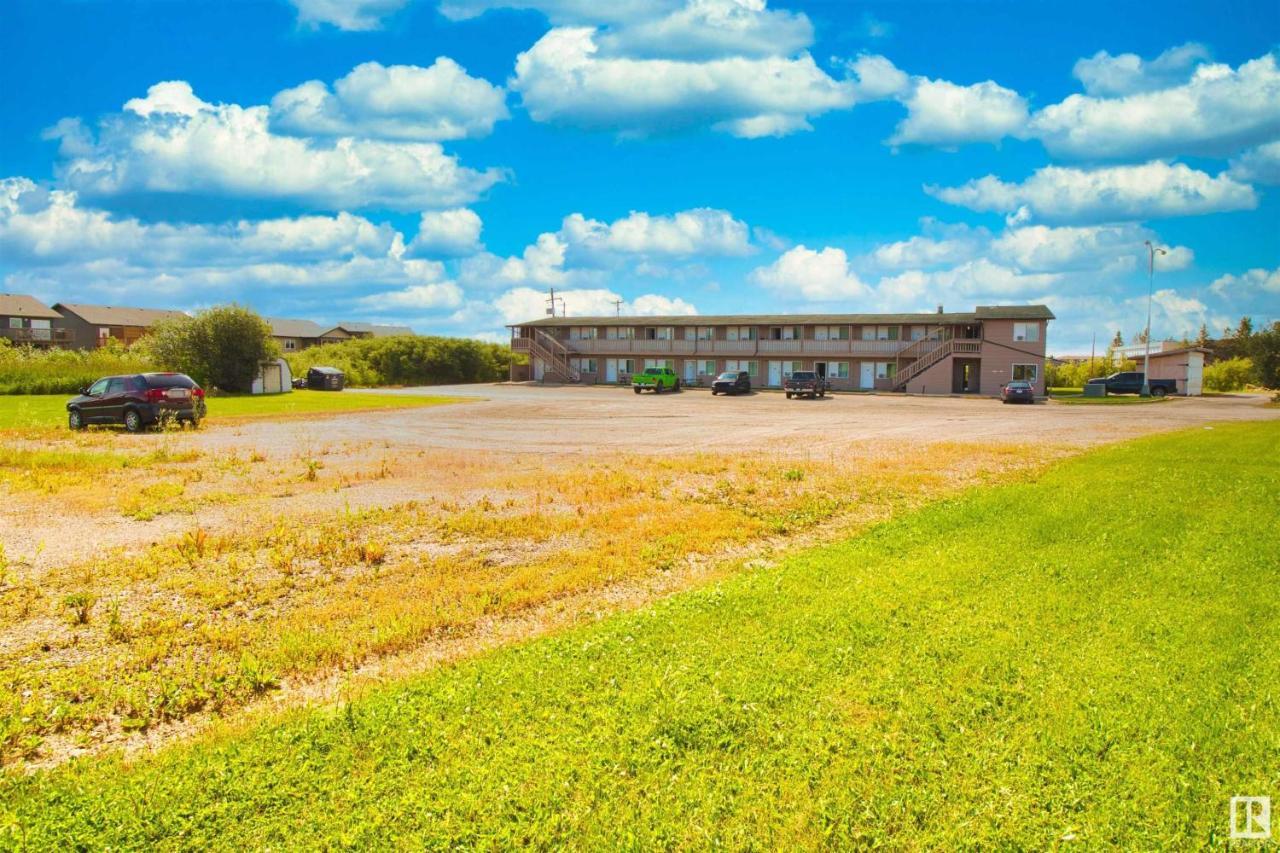 Kings Court Motel Cold Lake Bagian luar foto