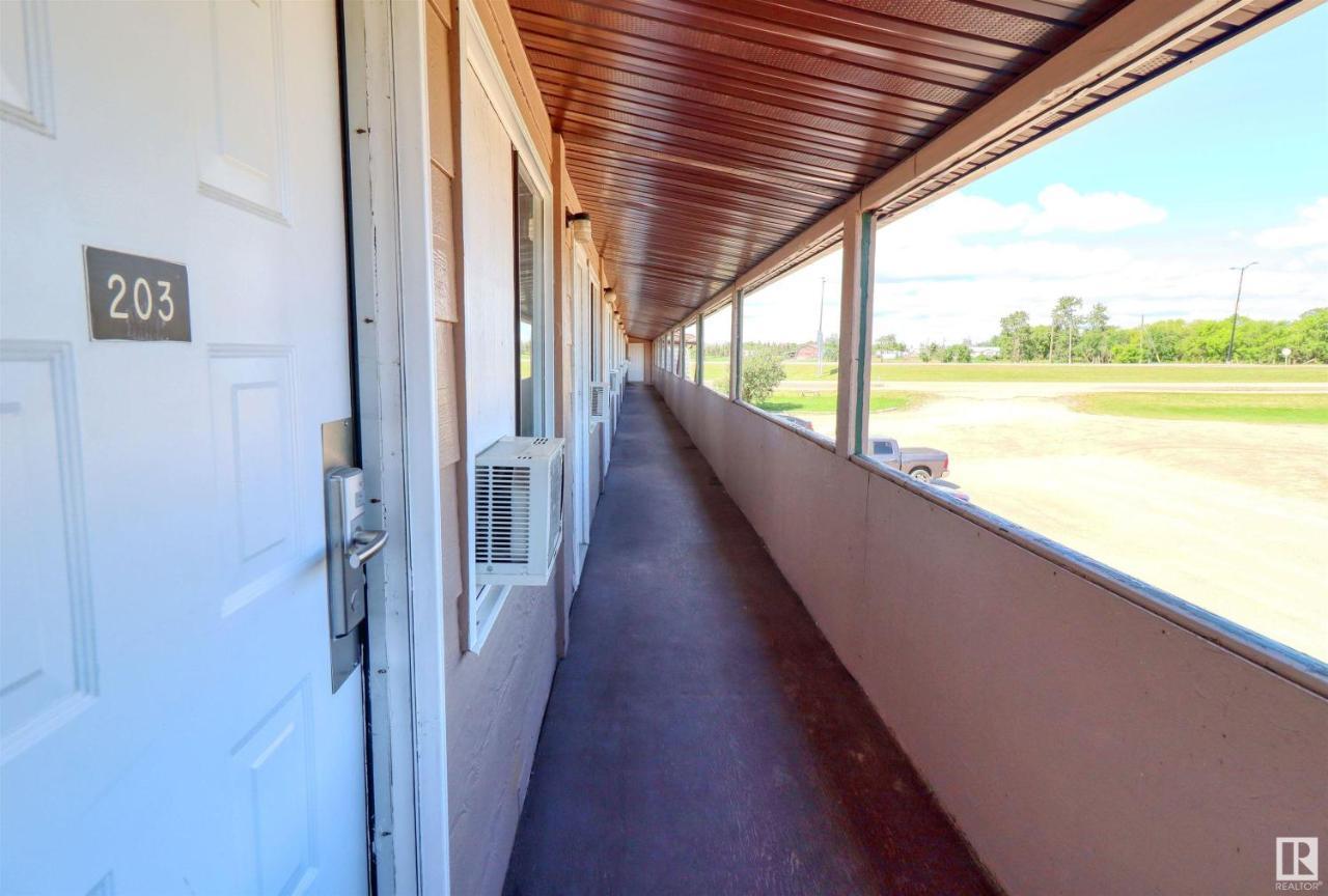 Kings Court Motel Cold Lake Bagian luar foto
