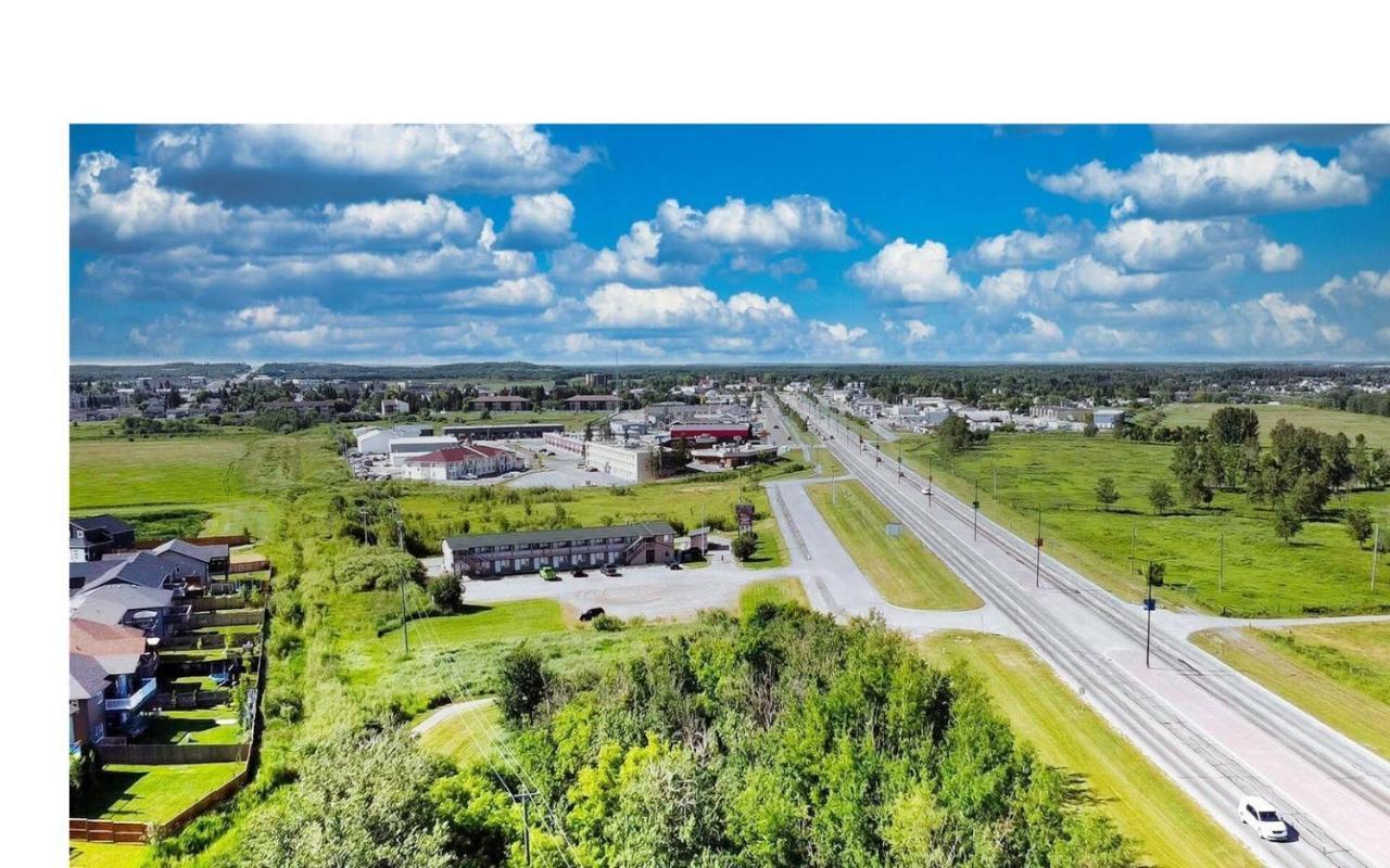 Kings Court Motel Cold Lake Bagian luar foto