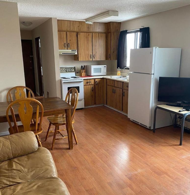 Kings Court Motel Cold Lake Bagian luar foto
