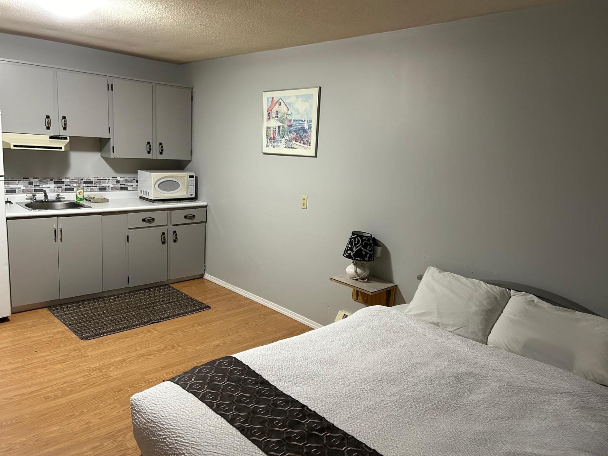 Kings Court Motel Cold Lake Bagian luar foto