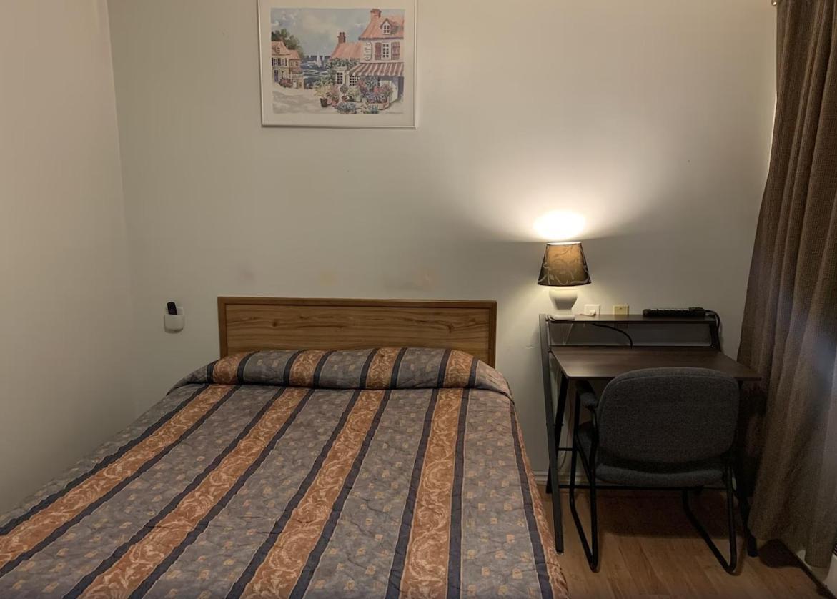Kings Court Motel Cold Lake Bagian luar foto